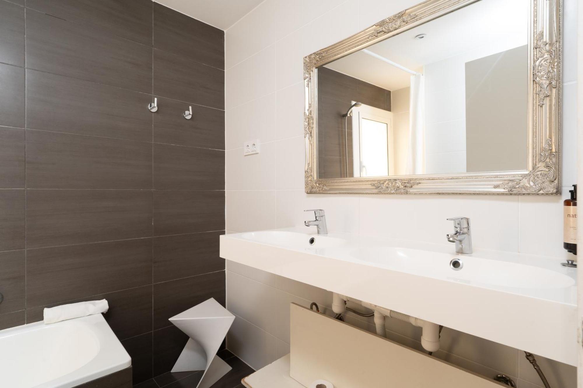 Tsa Gran Via Apartment Barcelona Bagian luar foto